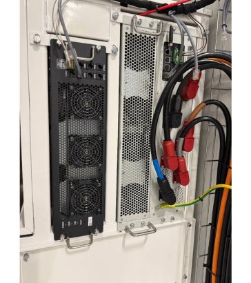 PES60 Hybrid Energy System - 60 kVA - 92 kWh PES60 Hybrid Energy System - 60 kVA - 92 kWh 2025 1 Generators image 14