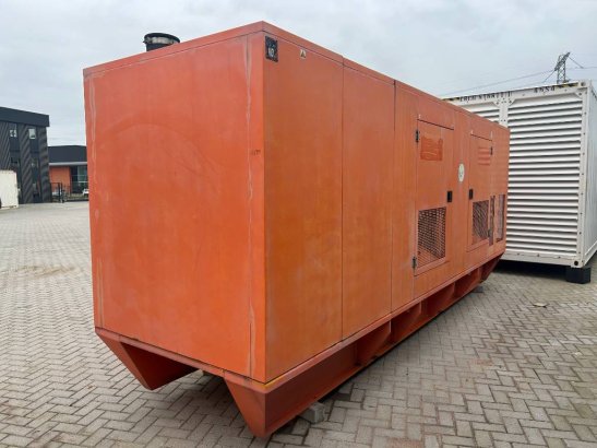 FG Wilson P-500P1 - 500 kVA Used generator - DPX-12680 FG Wilson P-500P1 - 500 kVA Used generator - DPX-12680 2005 2 Gener...