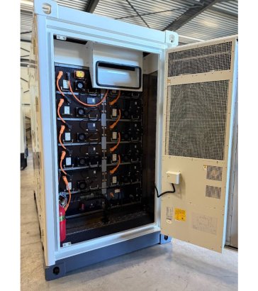 PES100 Hybrid Energy System - 125 kVA - 115.2 kWh PES100 Hybrid Energy System - 125 kVA - 115.2 kWh 2025 1 Generators image 6