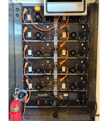 PES100 Hybrid Energy System - 125 kVA - 115.2 kWh PES100 Hybrid Energy System - 125 kVA - 115.2 kWh 2025 1 Generators imag...