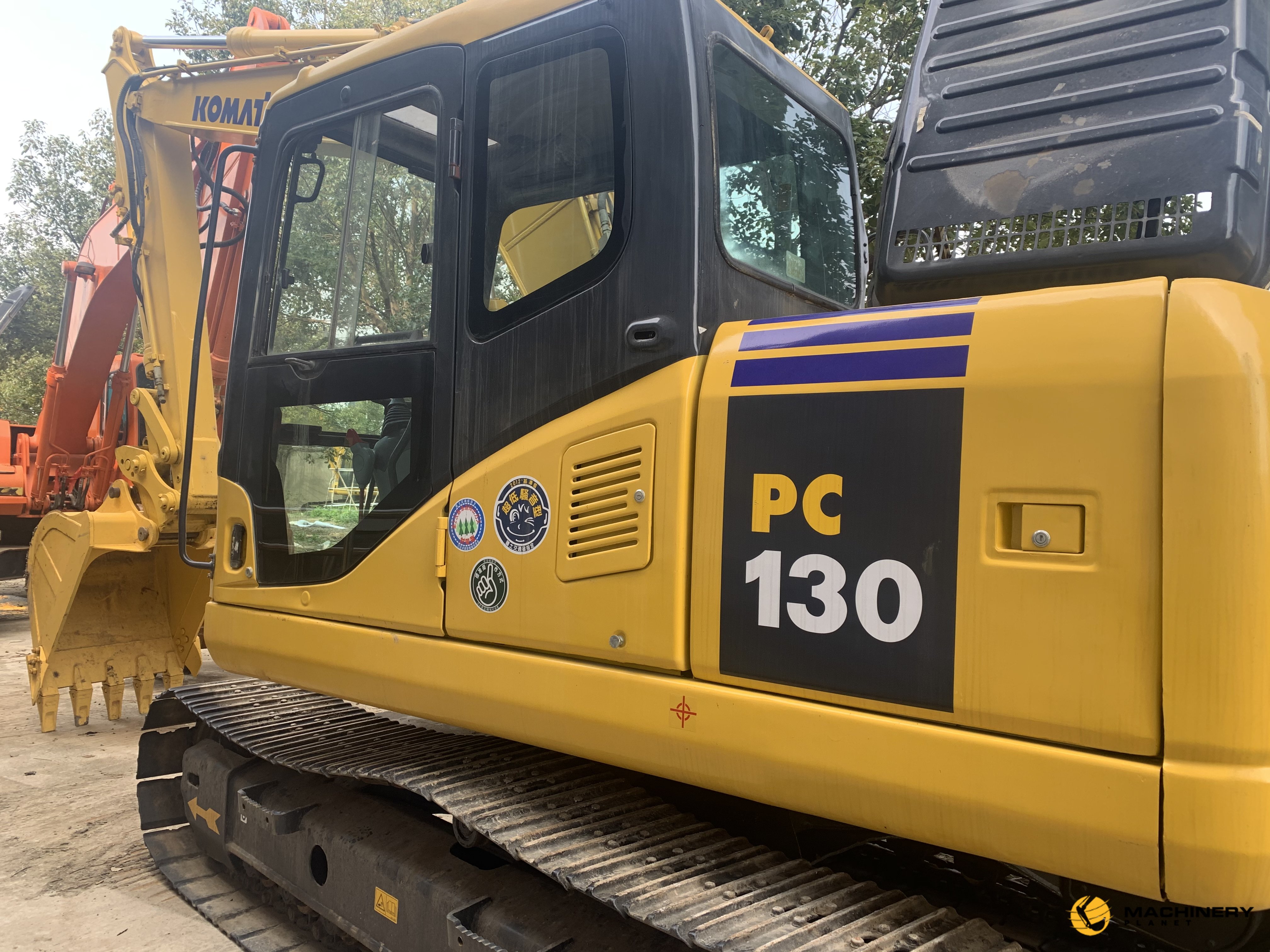 KOMATSU PC130-7 Excavator high quality image