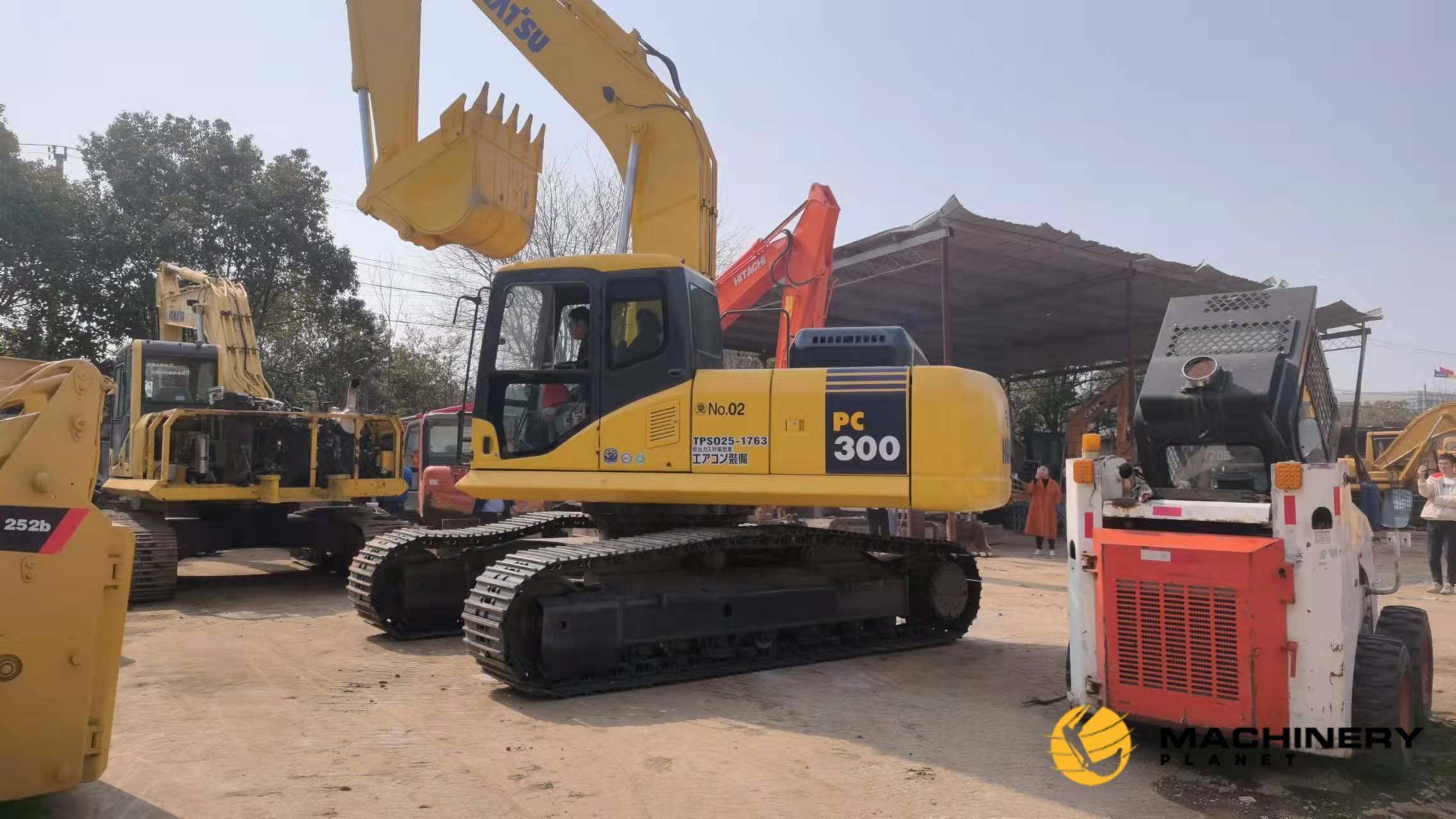 PC300-7 Komatsu made in Japan good condition image