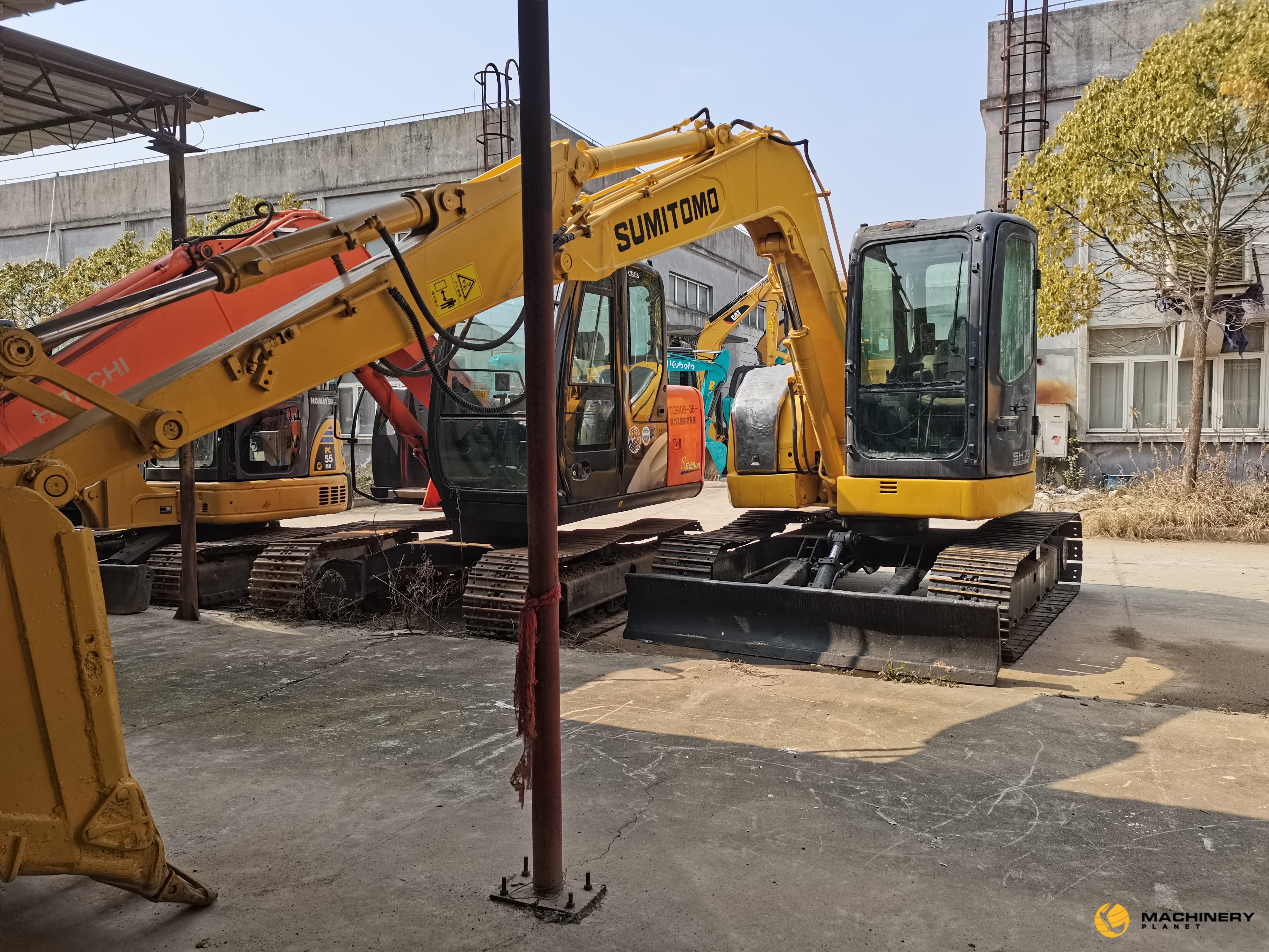 Sumitomo SH75 Crawler Excavator Original good conditon image