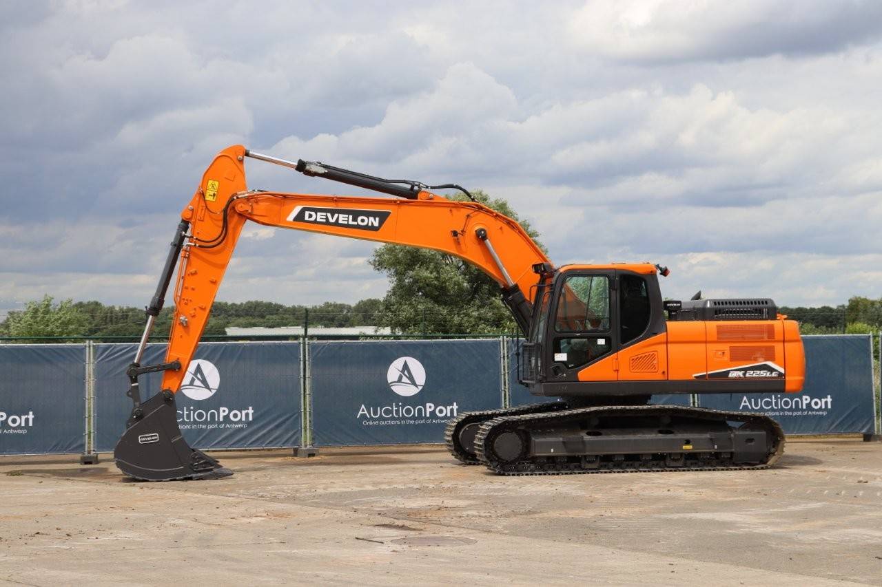 Crawler Excavator Develon DX225LC-7M Diesel 2025 New image