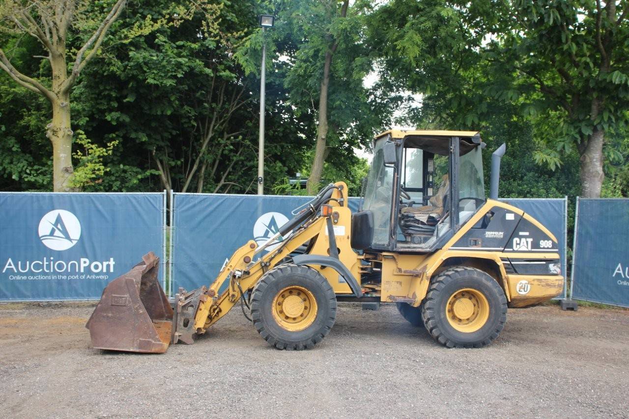 Wheel loader Caterpillar 908 Diesel 2001 image