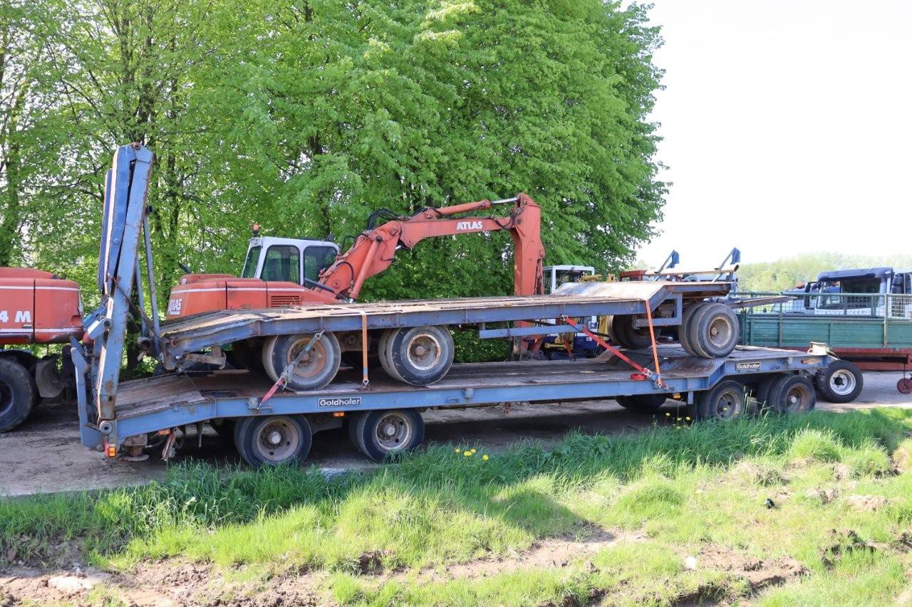 Batch of Semi Low Loaders Goldhofer TU4 image