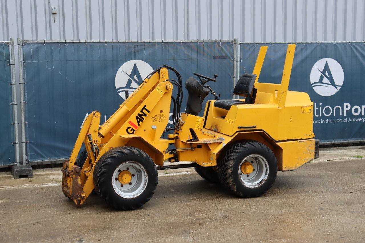 Articulated loader Giant V451T Diesel 2005 image