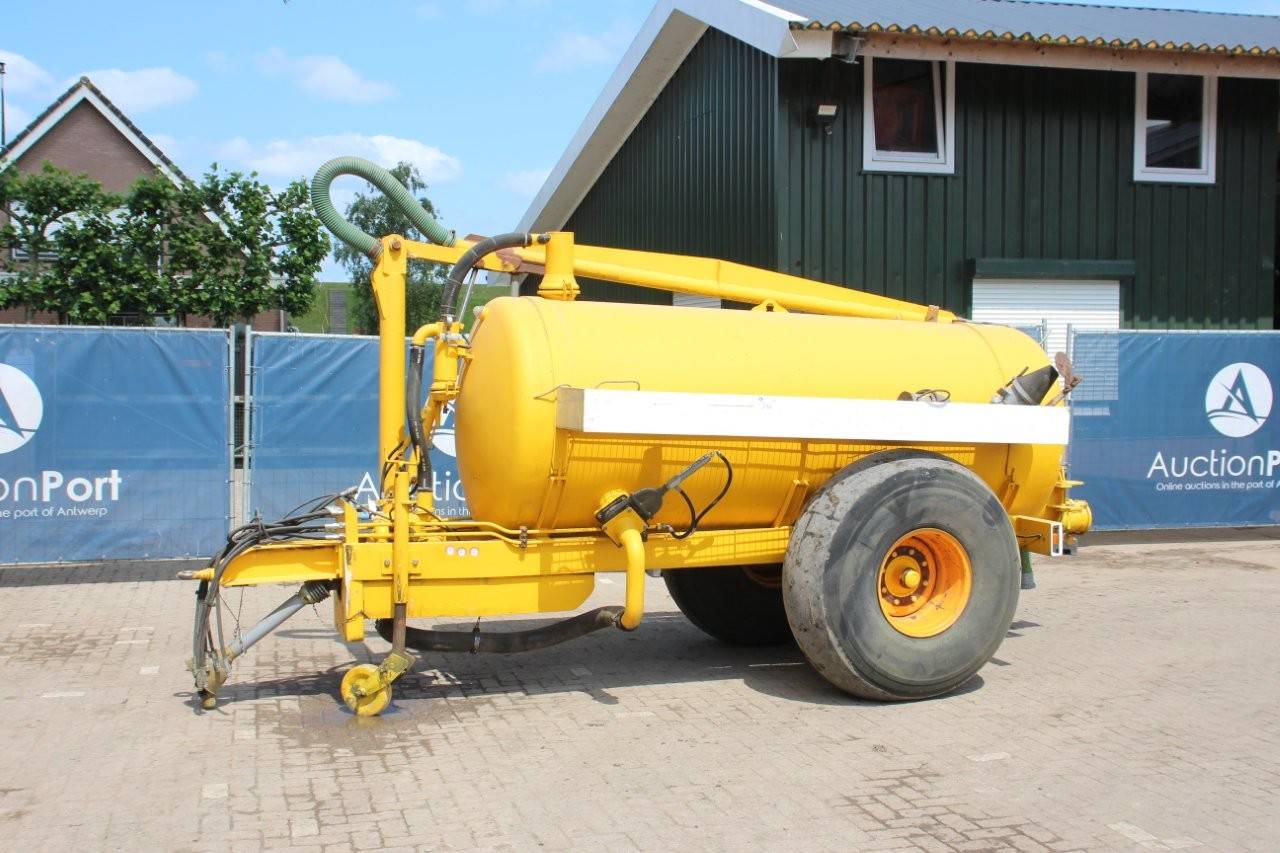 Tanker truck 1000L image