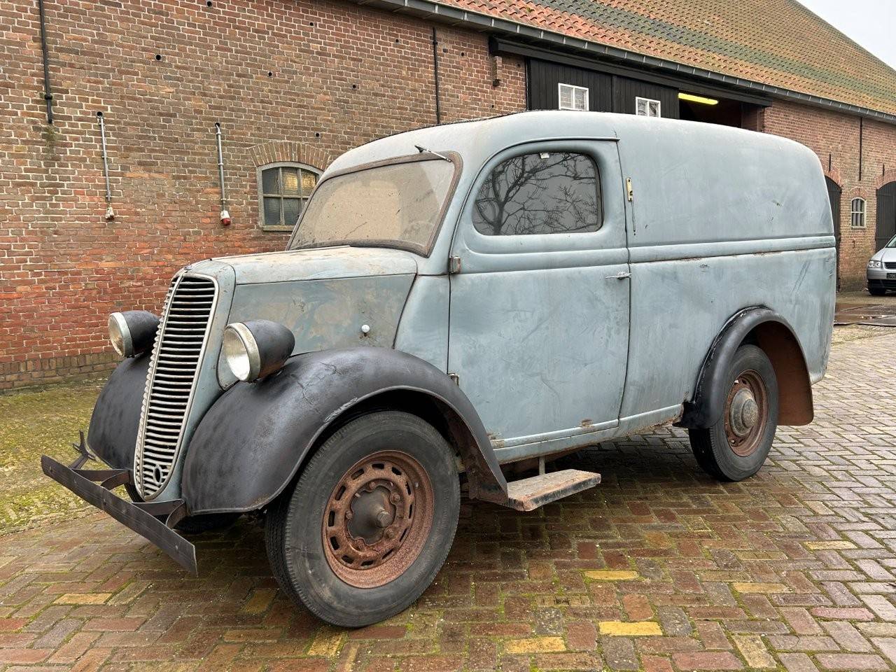 Fordson E83W 10CWT Petrol 1950 (Margin) image