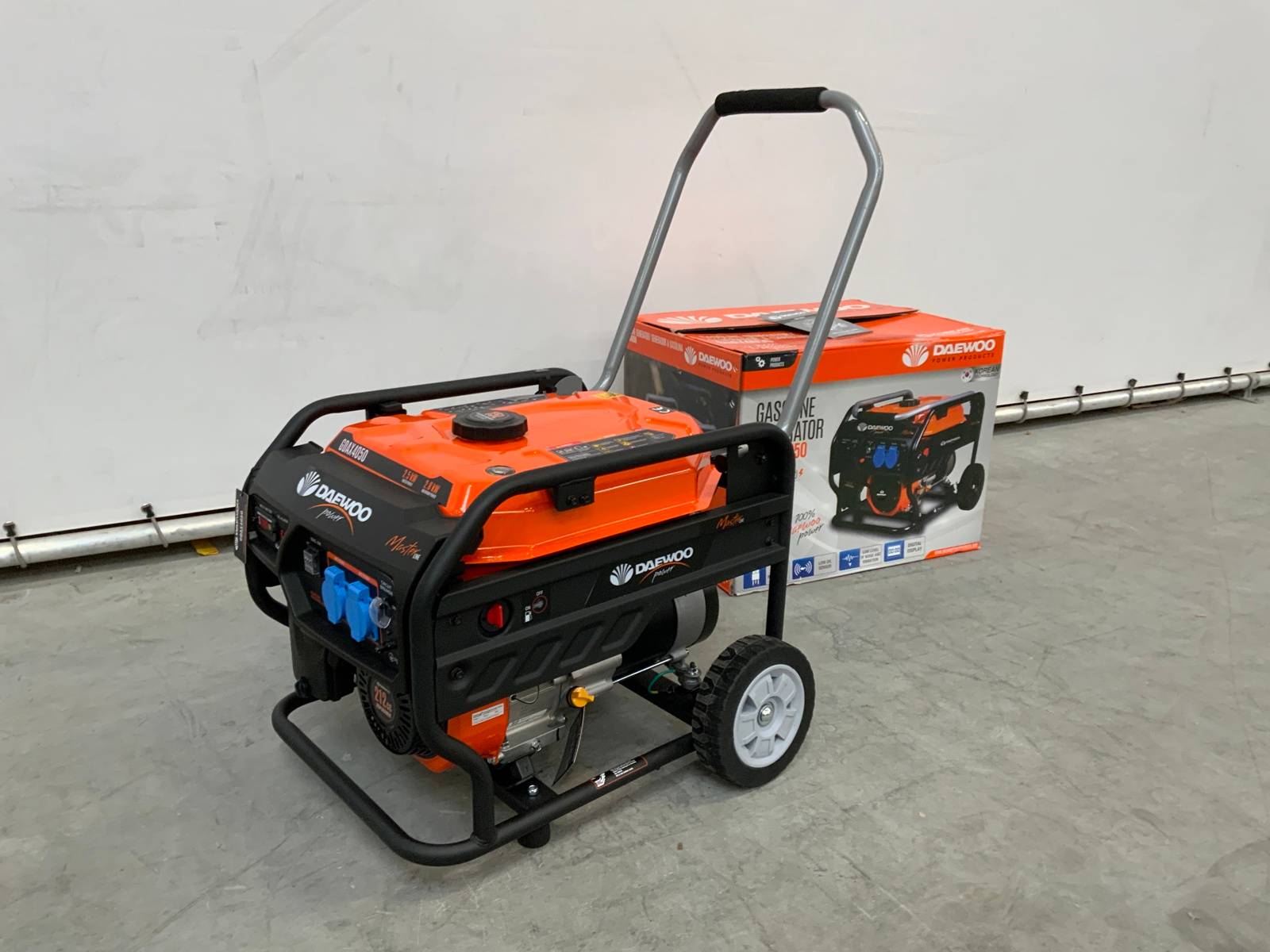Generator Daewoo GDAX4050 Petrol 2.8kVA New image