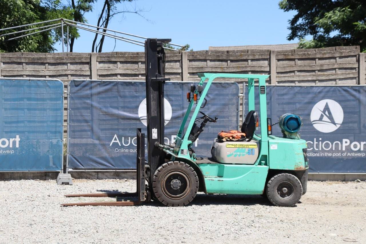 Forklift Mitsubishi FG 30 T LPG 3000kg 4.0m 1999 image