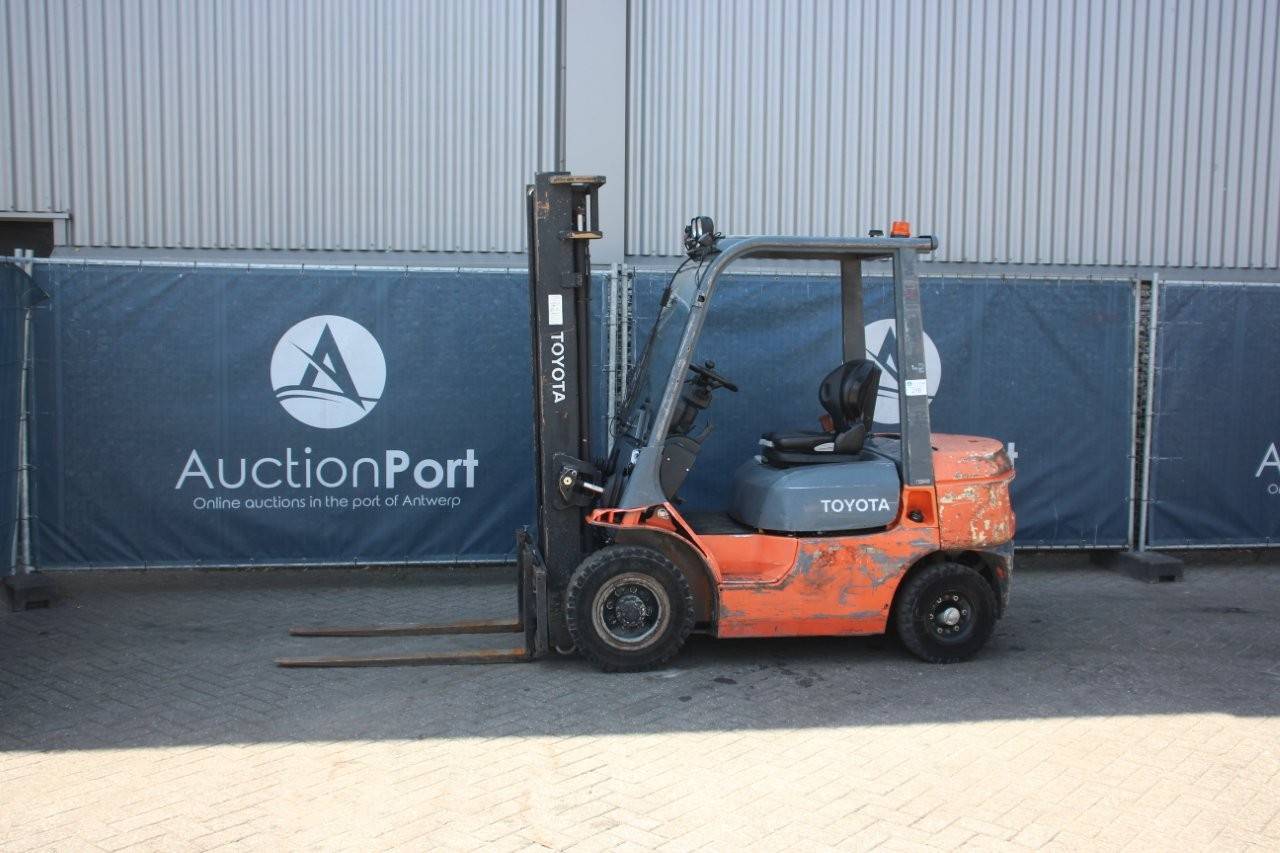 Forklift Toyota 62-7FDF25 Diesel 2500kg 4.7m 2005 image