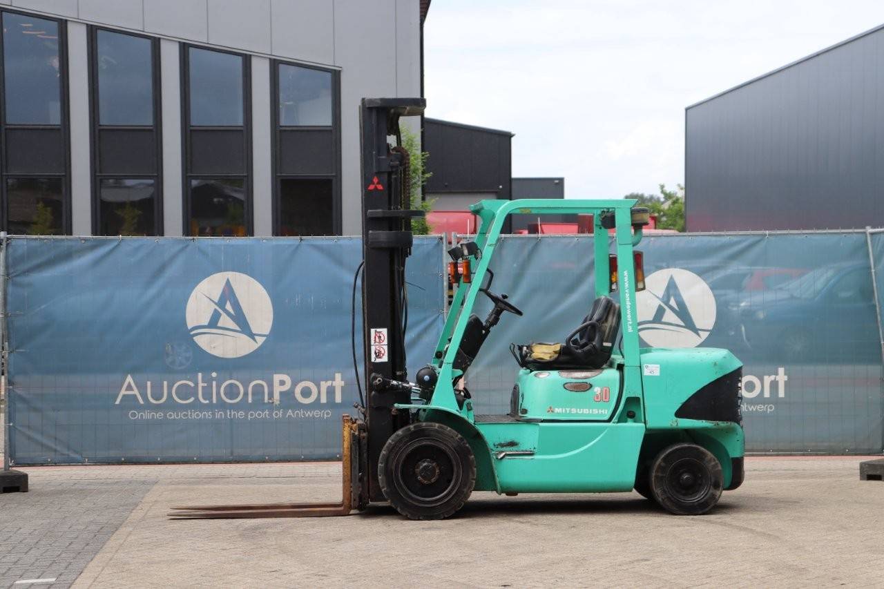 Forklift Mitsubishi 30 Diesel 1300kg 6.5m image