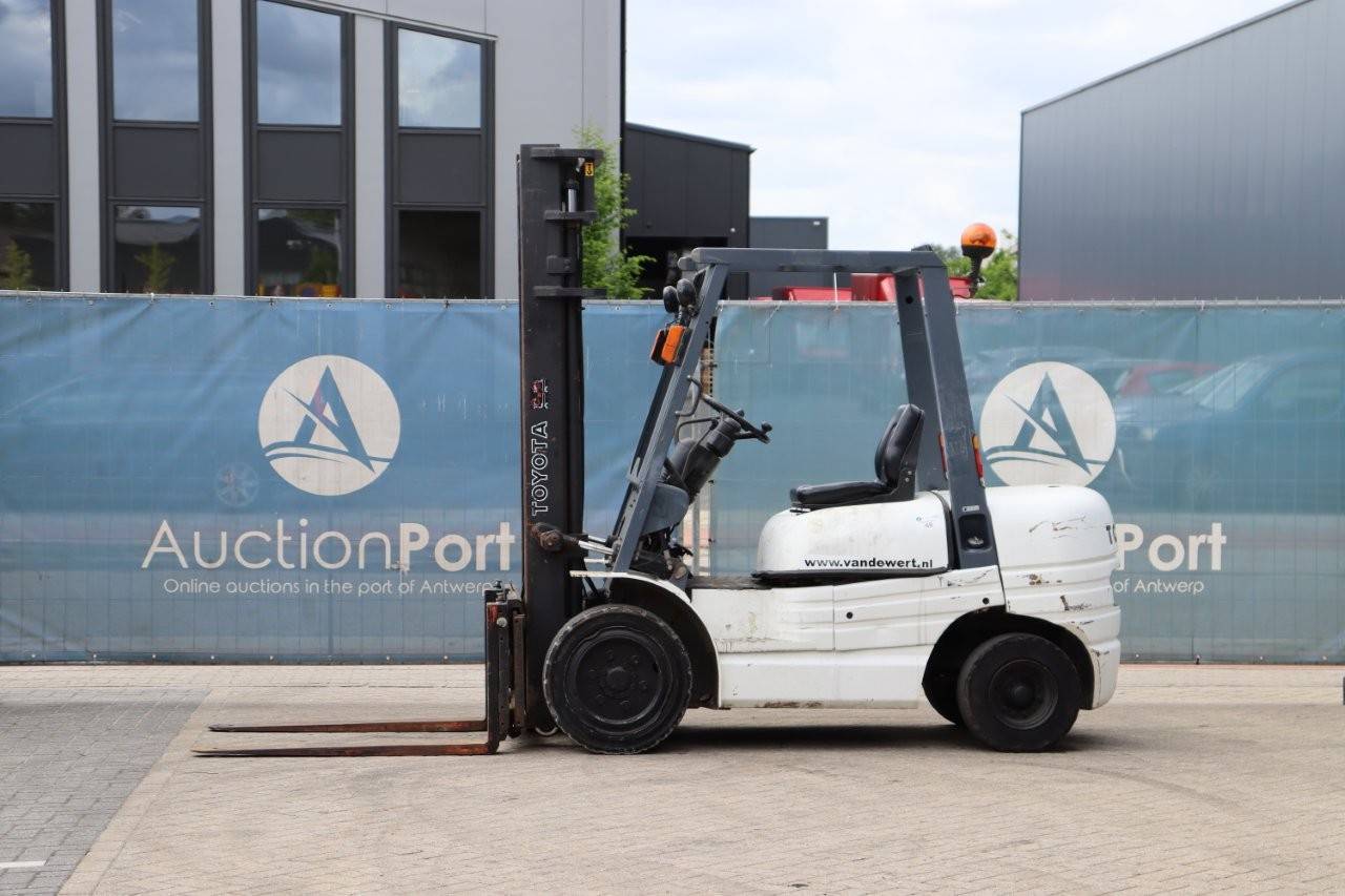Forklift Toyota 62-6FDF30 Diesel 3000kg 4.0m 1997 image