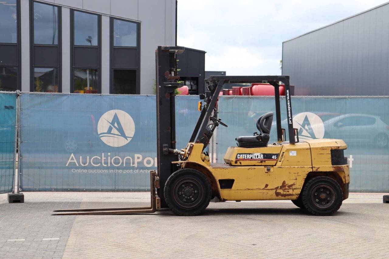 Forklift Caterpillar DP45 Diesel 4500kg 3.3m 1995 image