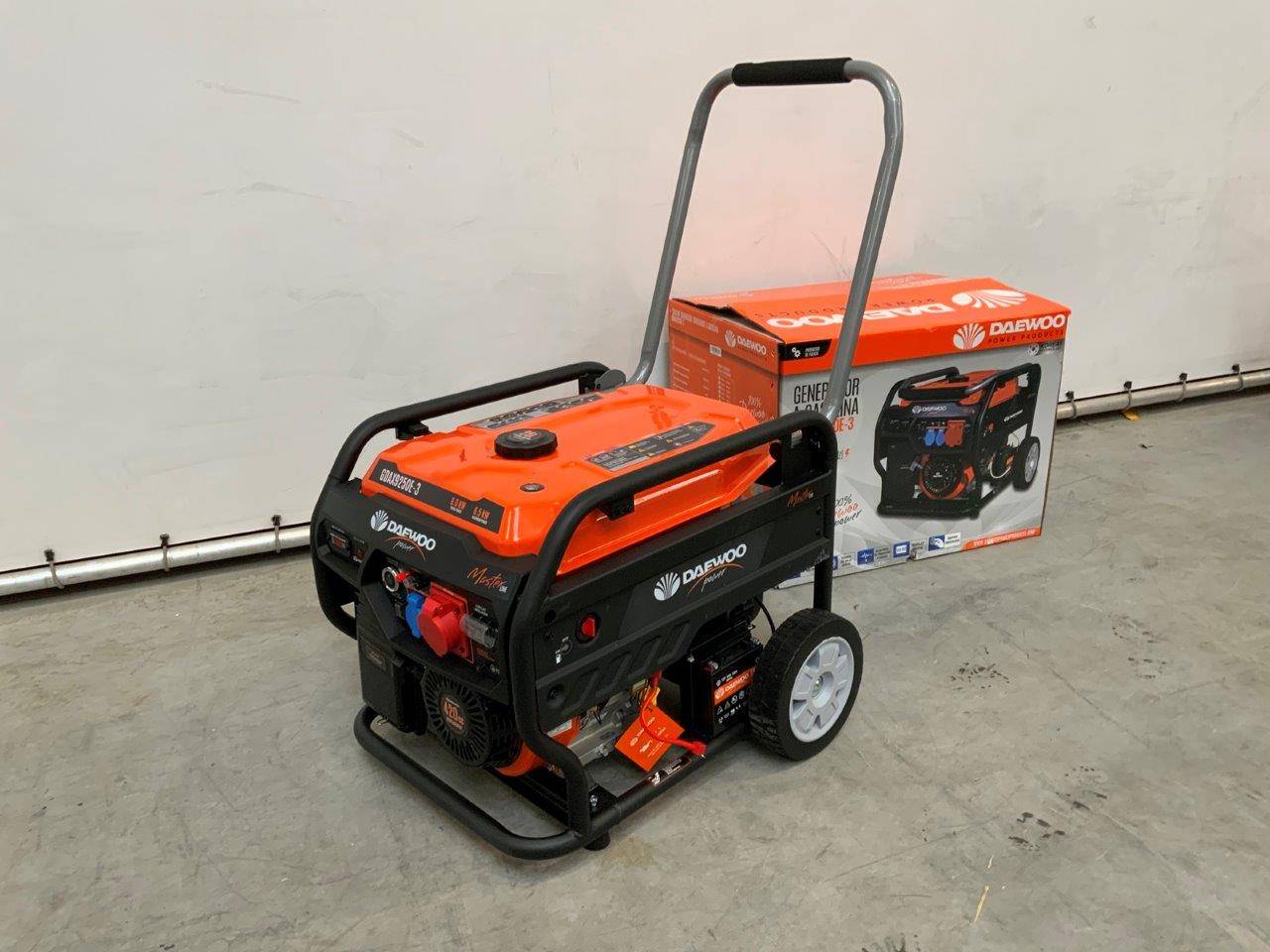 4x Generator Daewoo GDAX9250E-3 Petrol 6.5kVA New image
