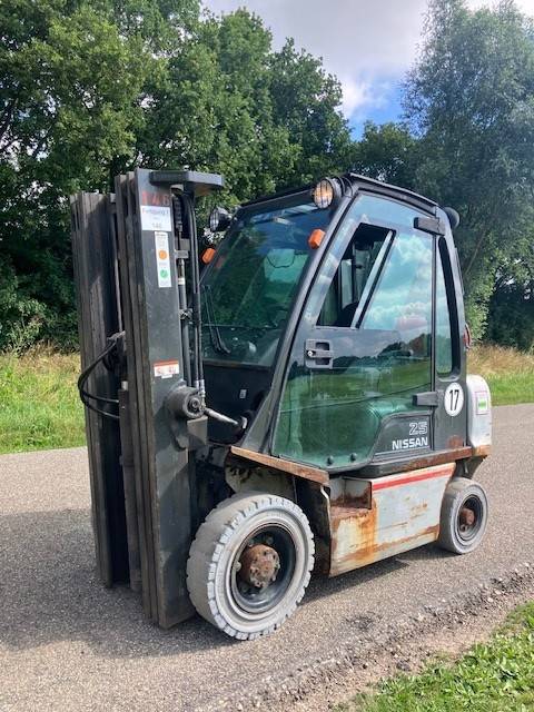 Forklift Nissan 25 LPG 2500kg image