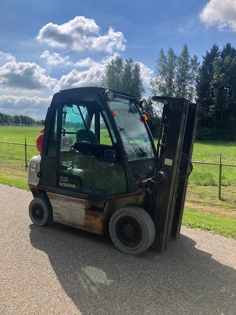 Forklift Nissan 25 LPG 2500kg