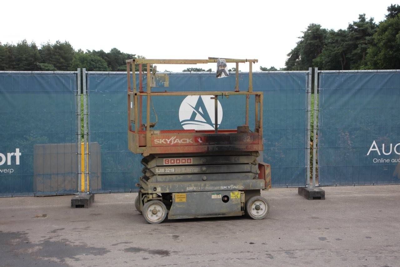 Scissor Lift Skyjack SJIII 3219 Electric 2013 image