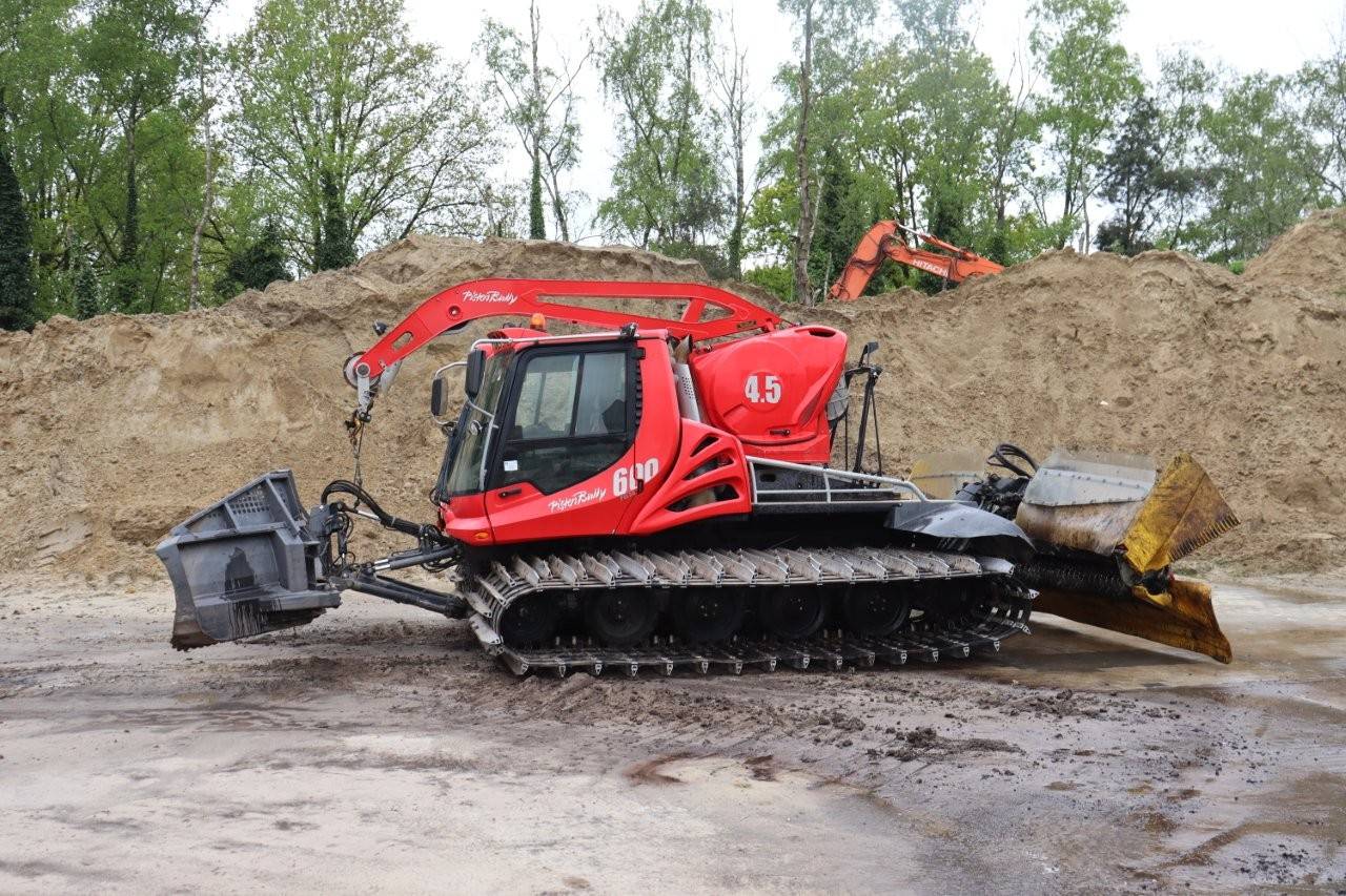 Crawler bulldozer Pisten Bully 600W Polar 2012 image