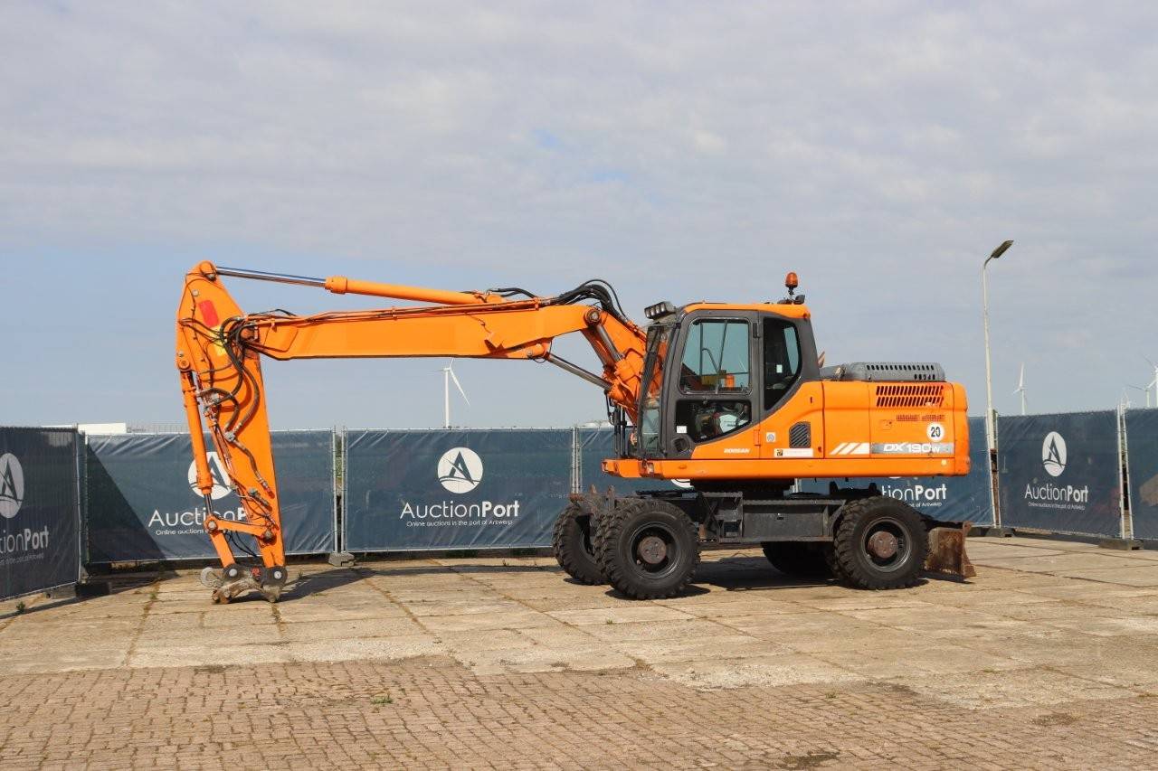 Doosan DX190W-3 Diesel Excavator 2013 image