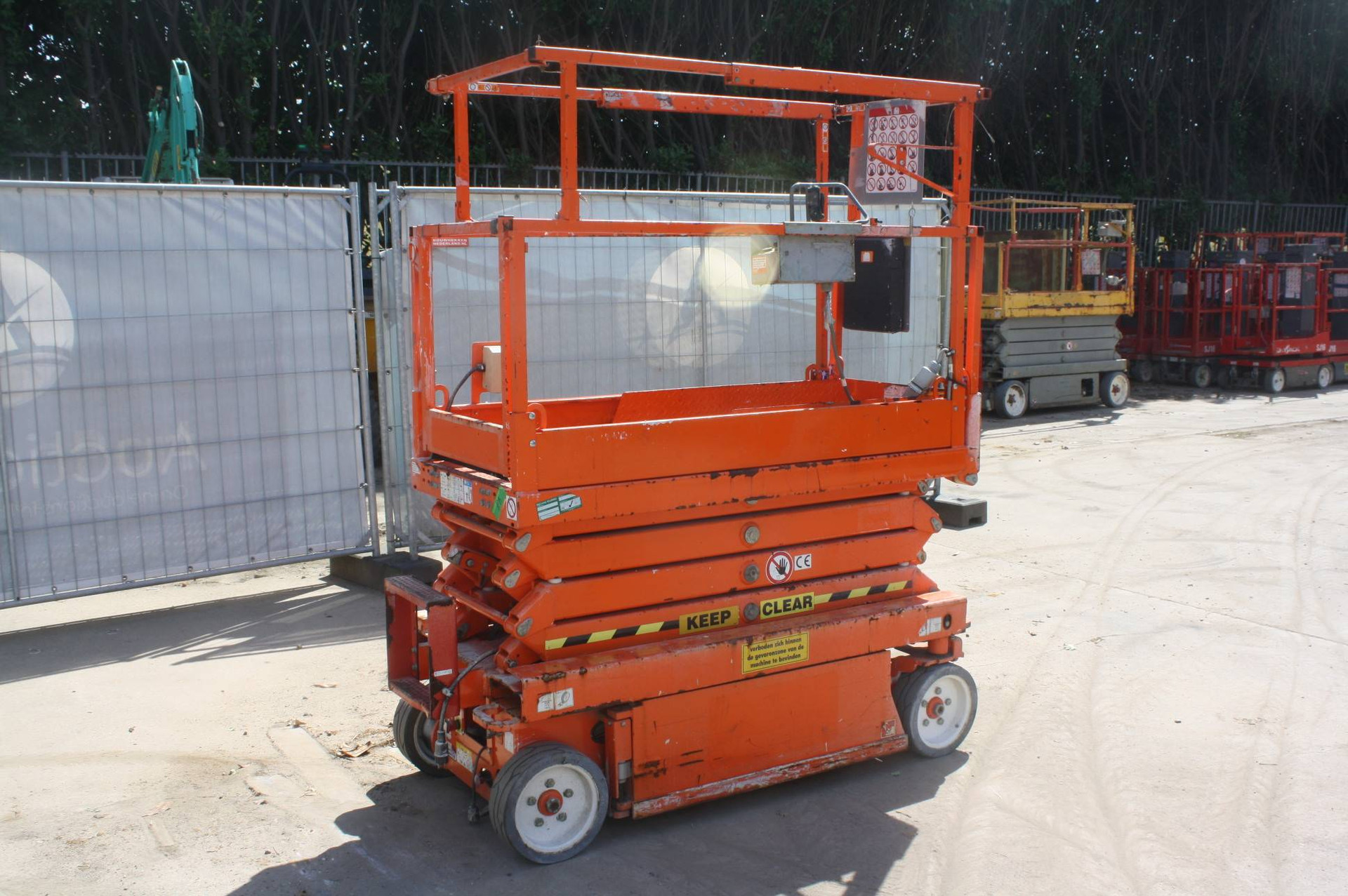 Scissor lift Skyjack S3219 Electric 7.79m 2016 image