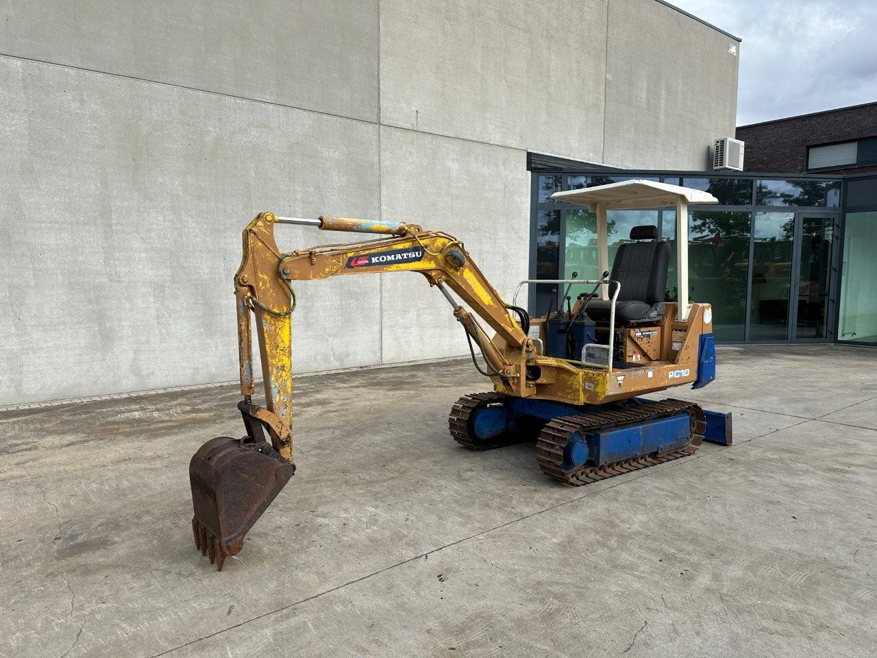 Mini excavator Komatsu PC10-6 Diesel  image
