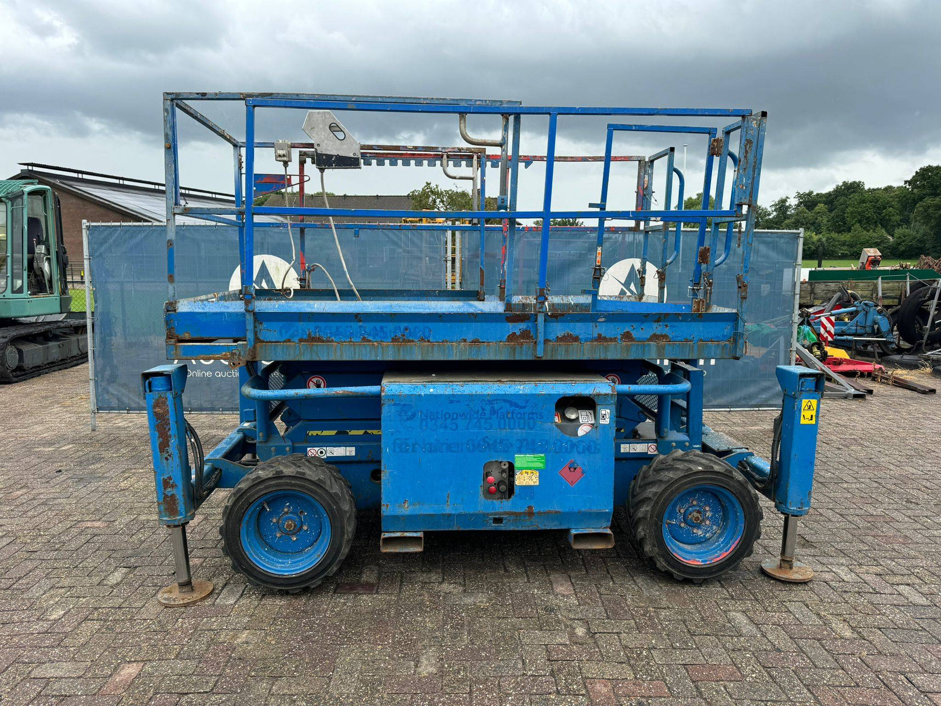 Scissor lift Skyjack Diesel 2011 image