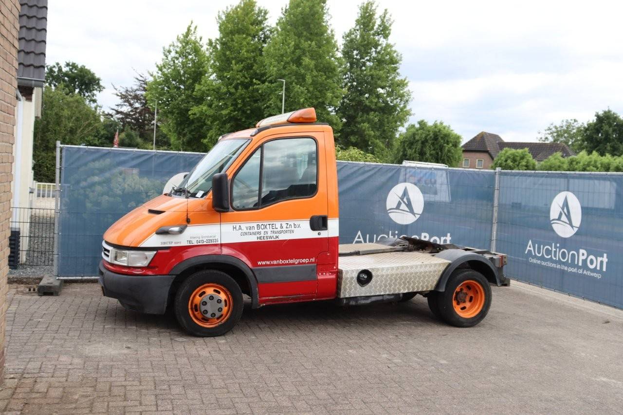 Truck Iveco 35C17 Diesel 2005 image