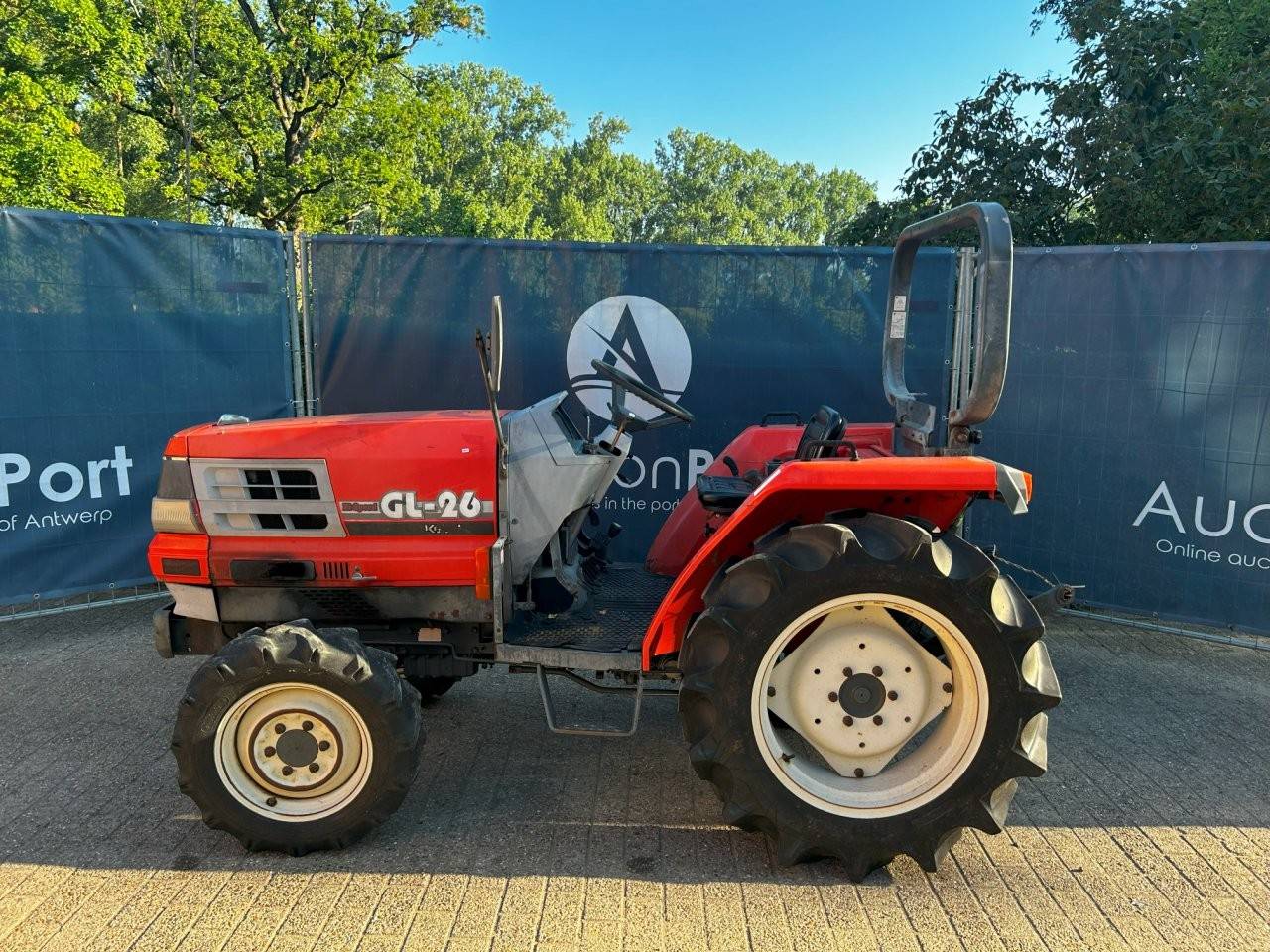 Mini tractor Kubota GL26 Diesel image