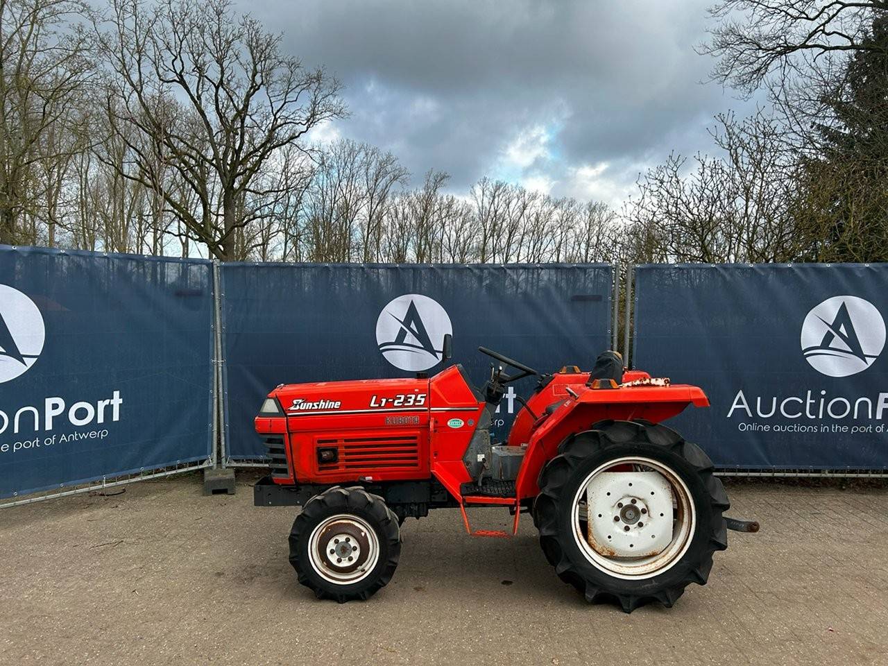 Mini tractor Kubota L1-235 PS Diesel  image