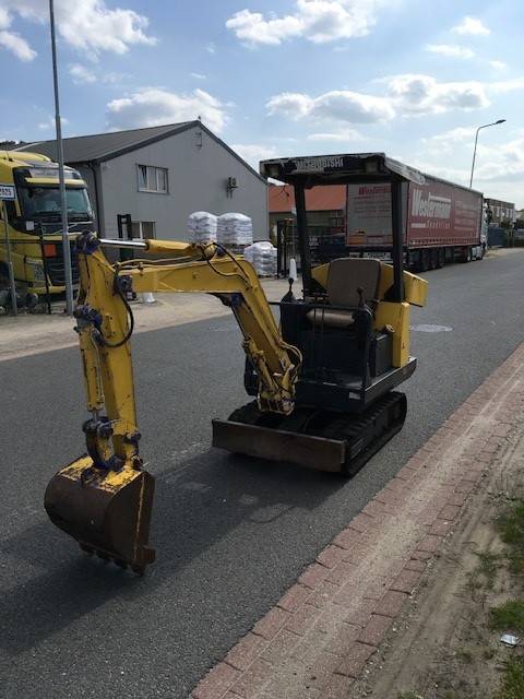 Mitsubishi MM15 mini excavator image