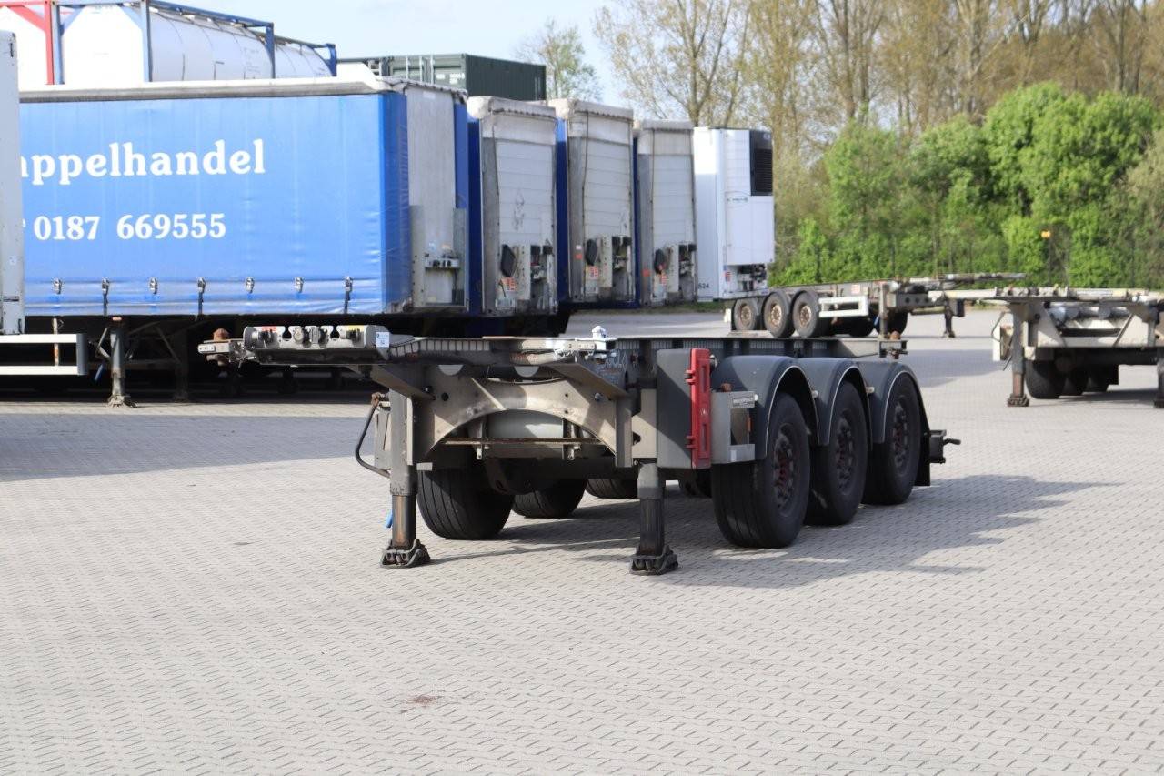 VAN HOOL 20FT/30FT ADR Chassis EMPTY WEIGHT: 2,990kg image