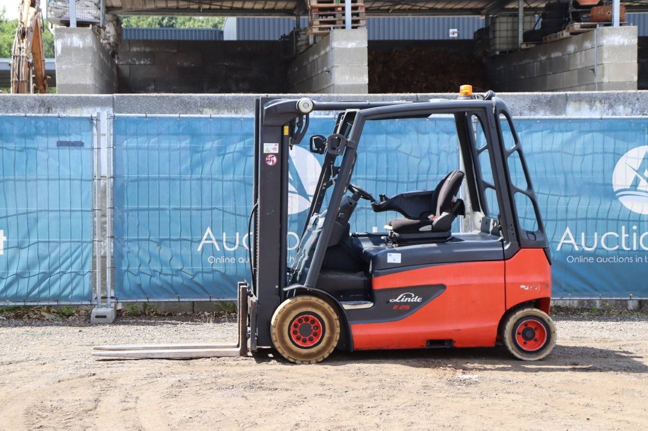 Forklift Linde E25L-01 Electric 2500kg 5.0m 2015 image