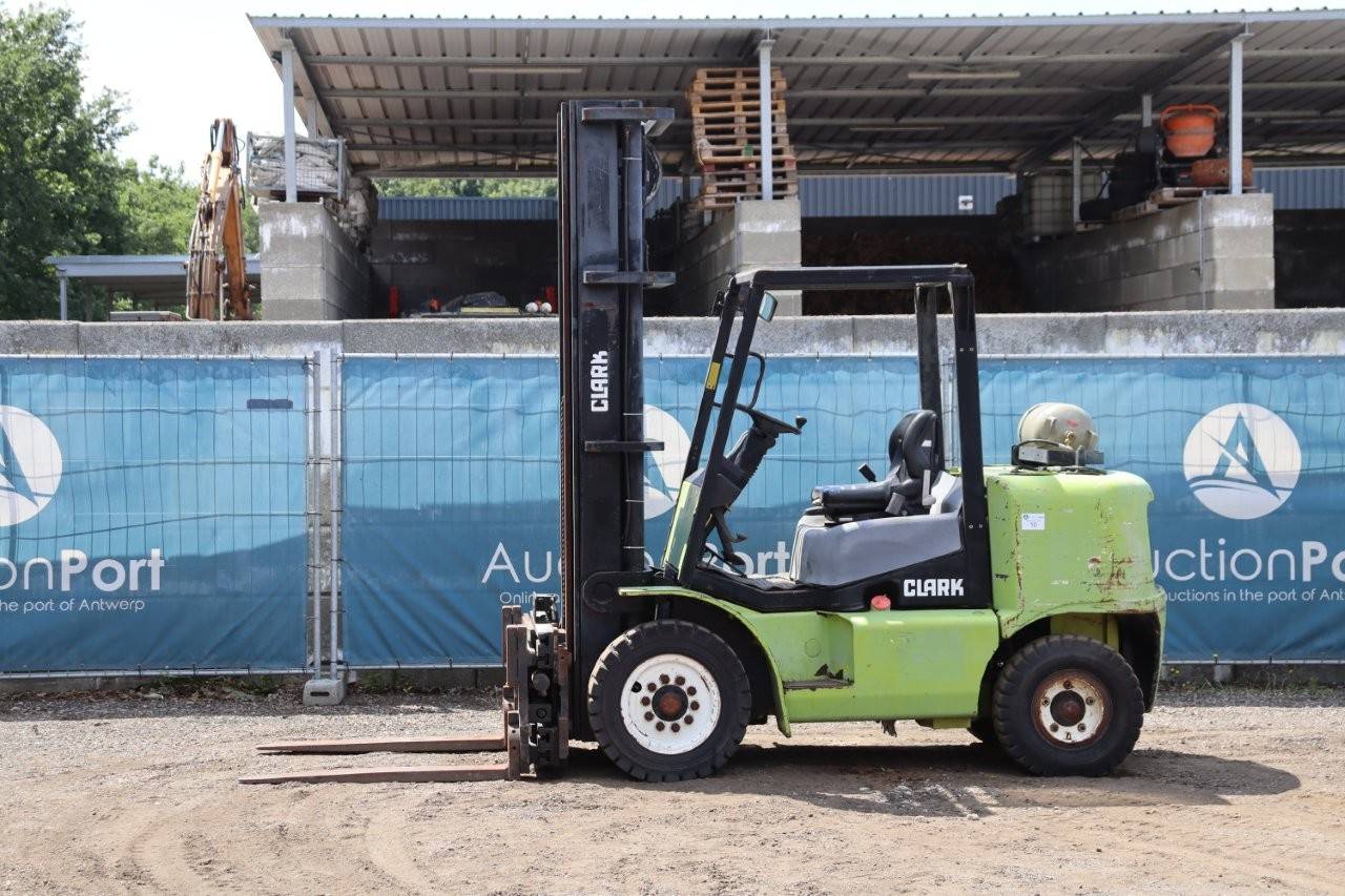 Forklift Clark CGP 45 LPG 4500kg 6.43m 2000 image