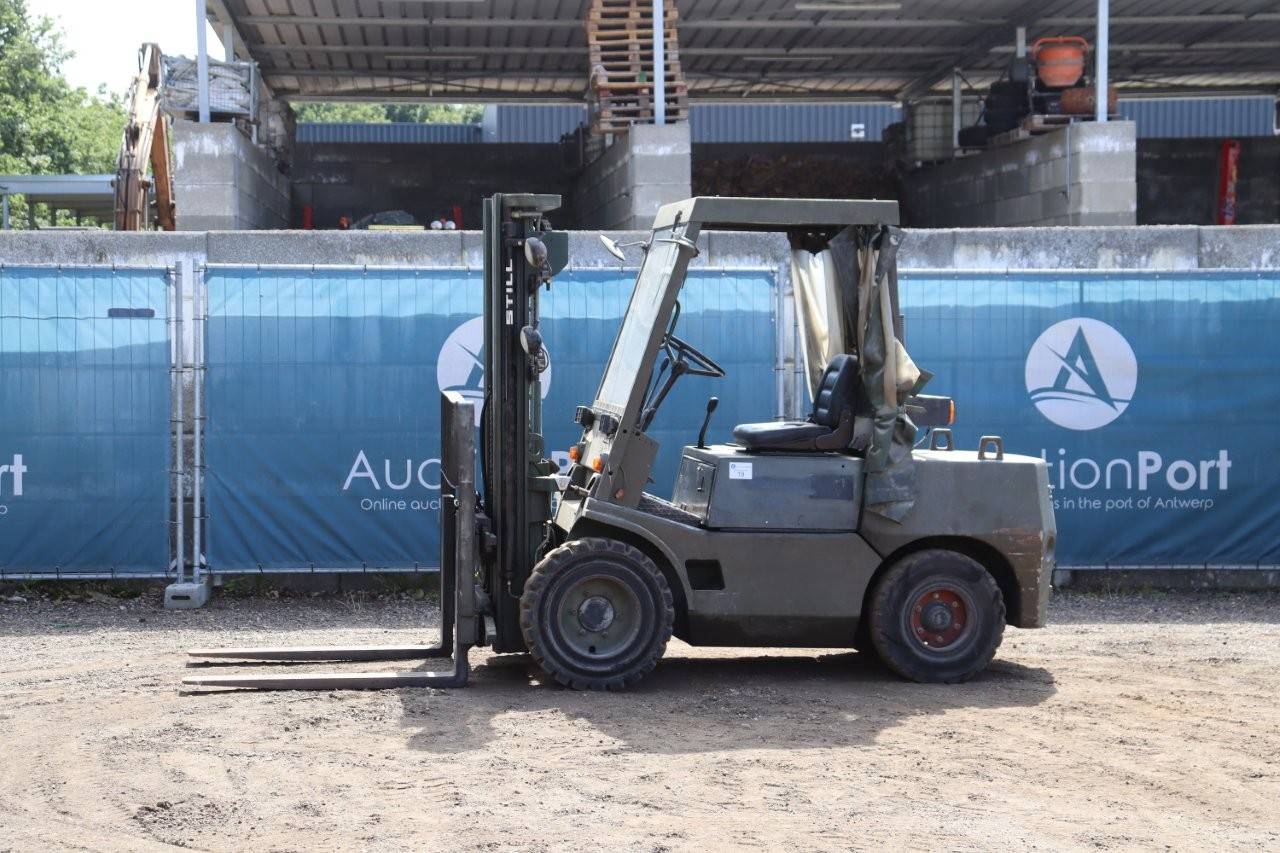 Rough-terrain forklift Still DFG 3/4106 Diesel 2720kg 4.0m 1986 image