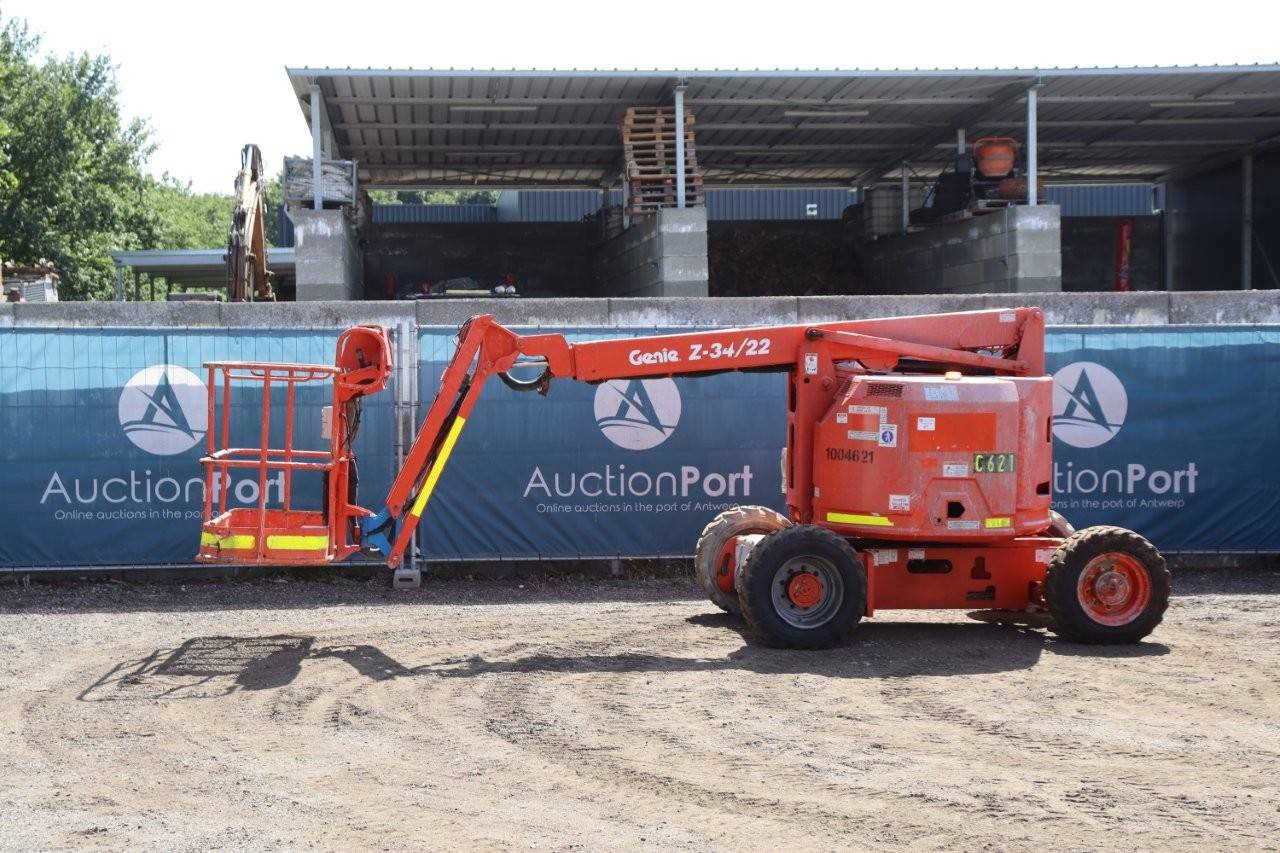 Articulating boom lift Genie Z-34/22 Diesel 2010 image