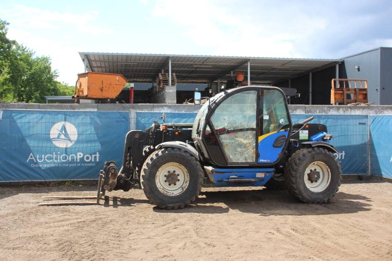 New Holland LM425 Diesel 6.0m Telehandler image
