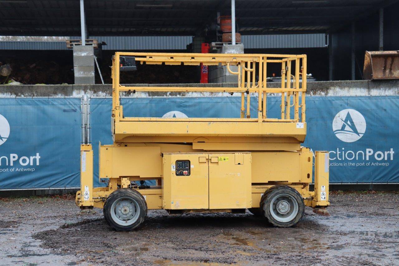 Scissor lift Genie GS-2669 Diesel 10.0m 2013 image