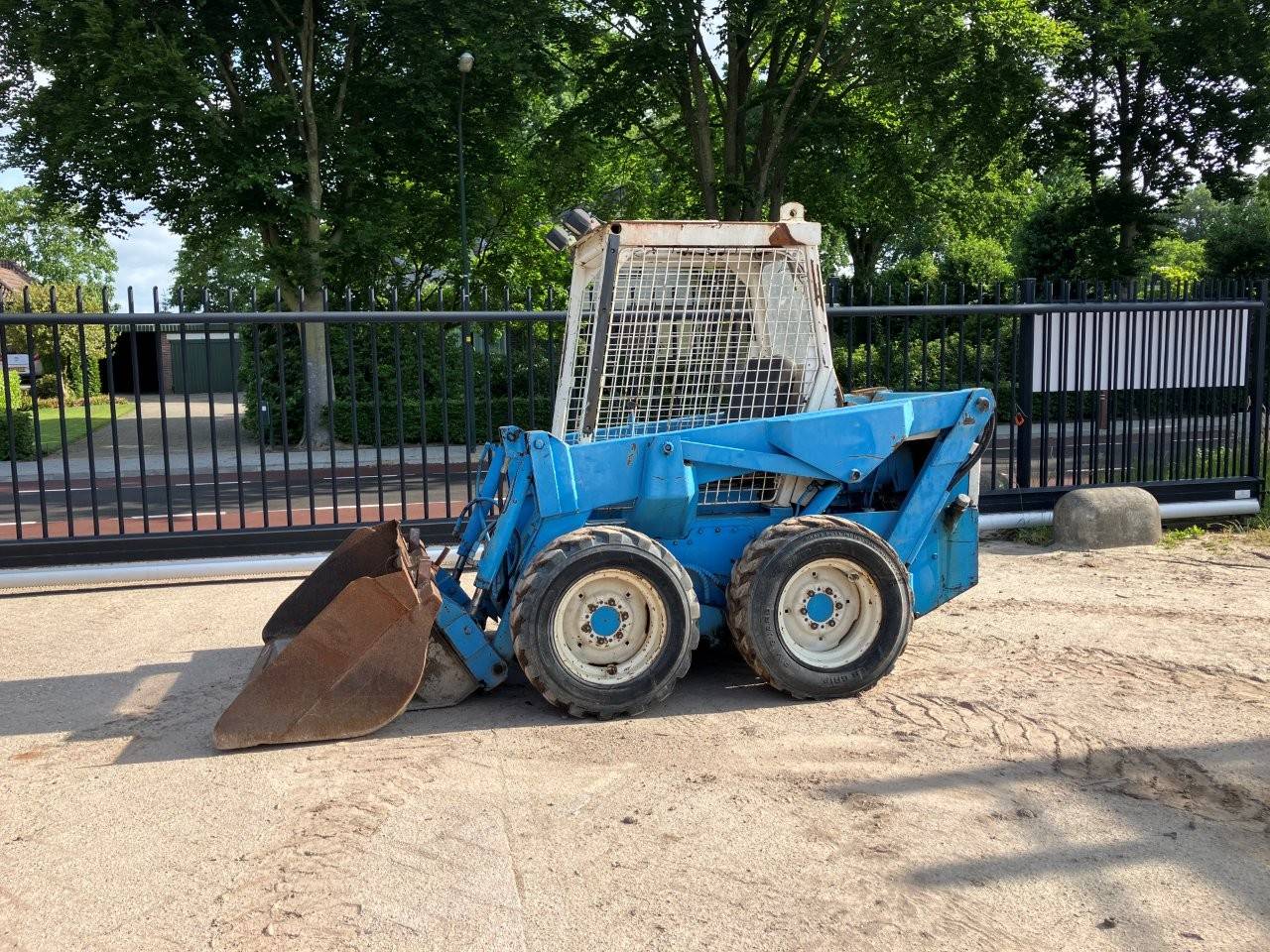Skid Steer Loader Mustang Owatonna 345 Diesel image