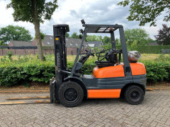 Forklift Toyota 02-6FGF-30 LPG 2750kg 3.3m 1994