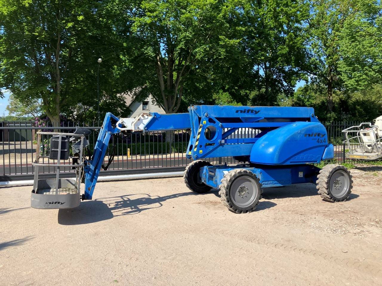 Articulating boom lift Niftylift HR21D Diesel 21m 2005 image