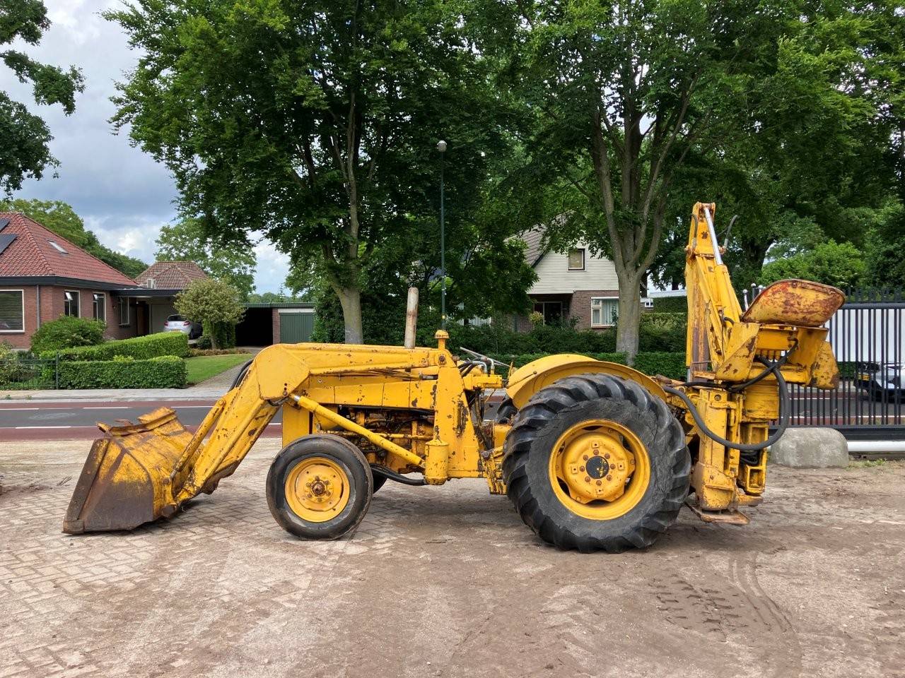 Massey Ferguson MF-205 backhoe loader image