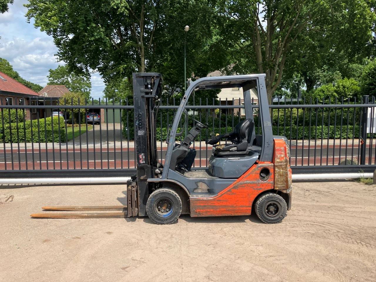 Forklift Toyota 02-8FDKF20 Diesel 2000kg 4.7m 2010 image