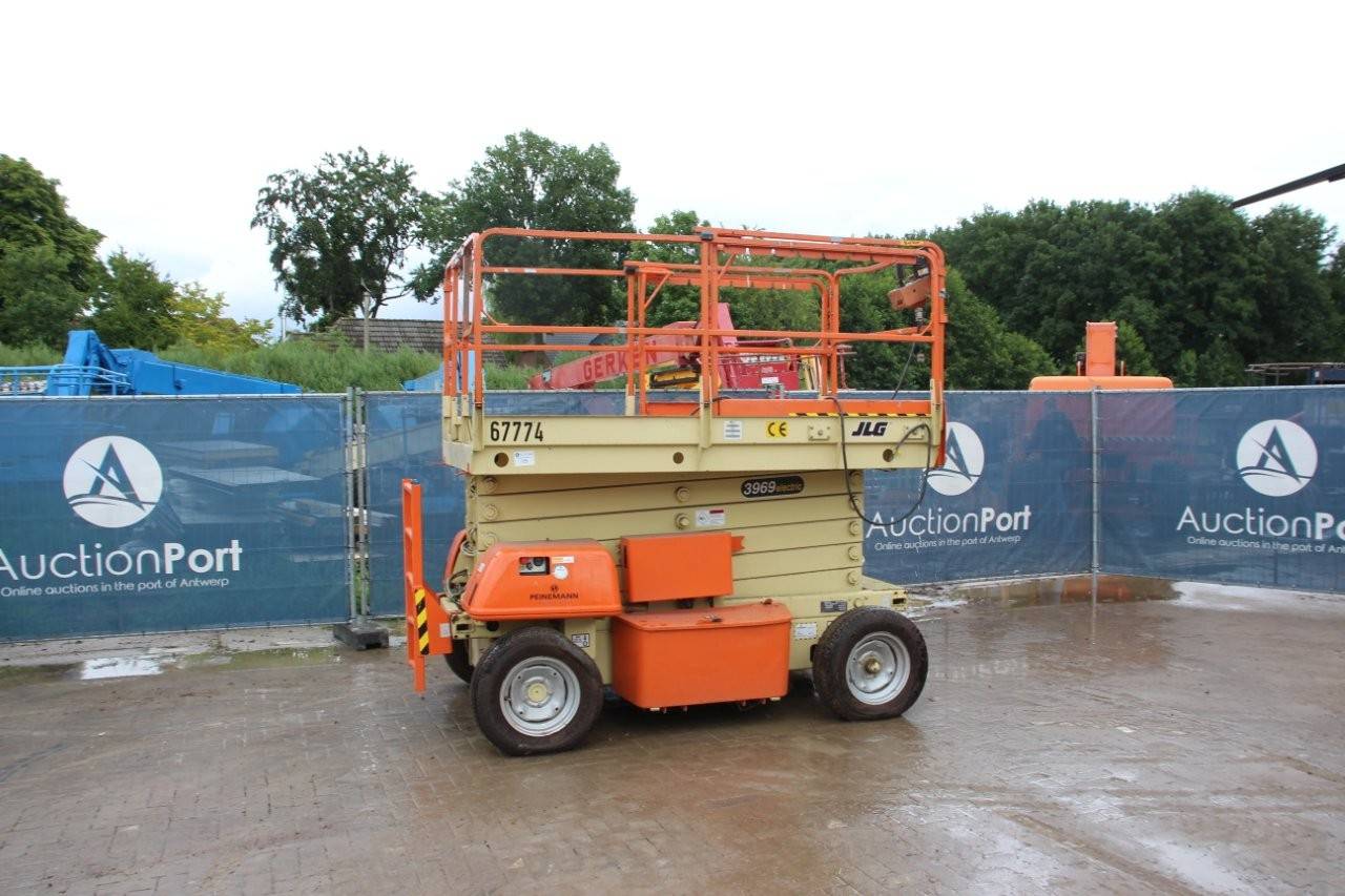 Scissor Lift JLG 3969 Electric 2001 image