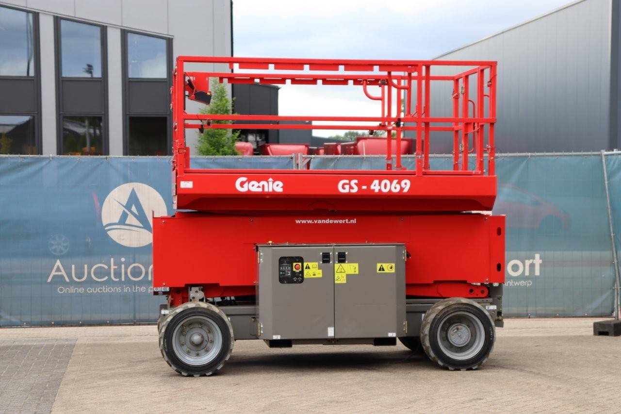 Scissor lift Genie GS4069 BE Electric + Diesel 2020 New image