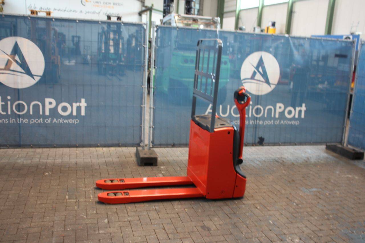 Pallet truck AT T18 Electric  image