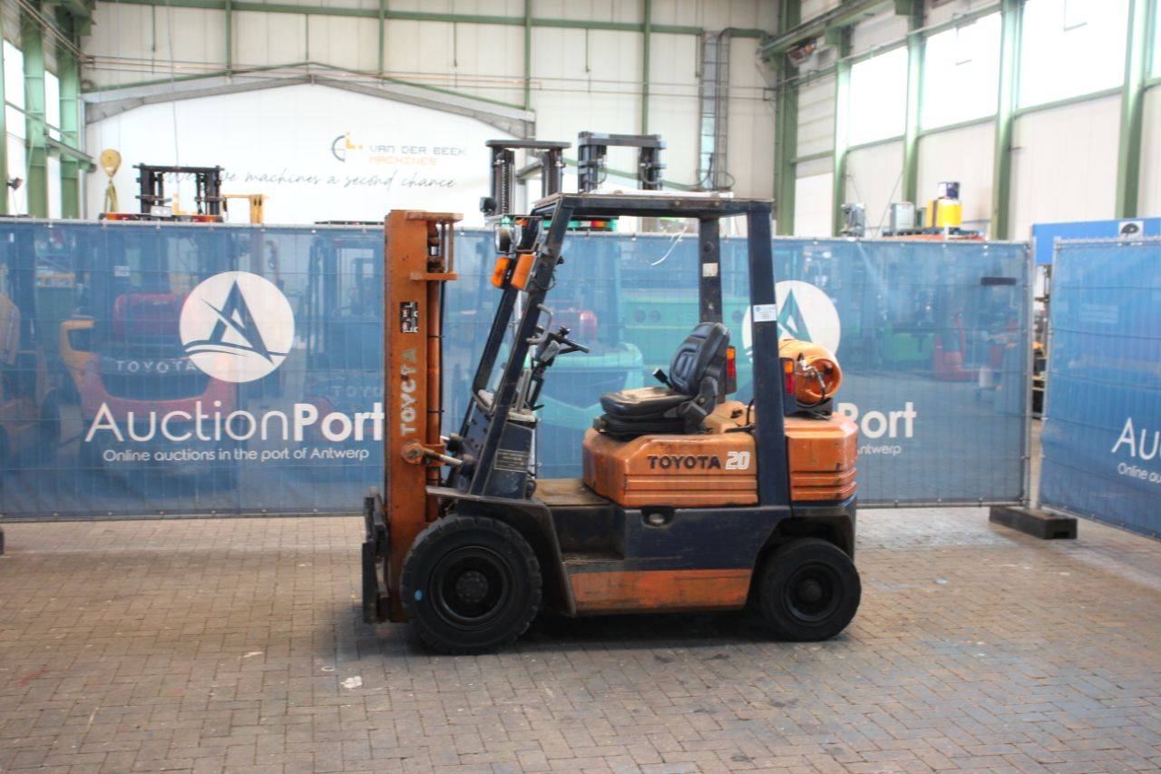 Forklift Toyota 20 LPG 2000kg 3.3m image