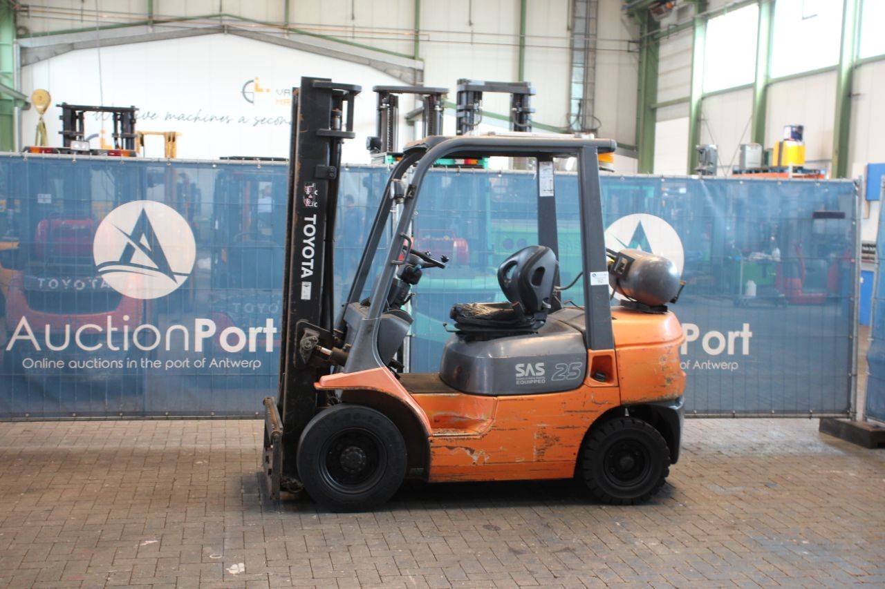 Forklift Toyota 42-7FGF25 LPG 2500kg 3.7m 2003 image