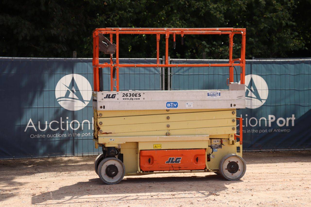 JLG 2630ES Electric Scissor Lift 9.7m 2011 image